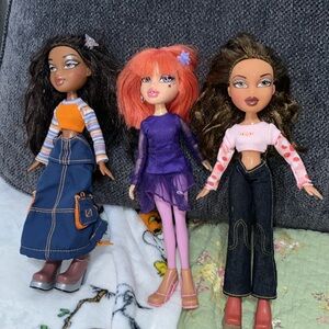 COPY - Bratz all 3 are 2001 With some clothes and accessories. See all photos.